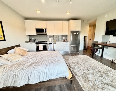 2407 W Eastwood Avenue - Photo Thumbnail 3