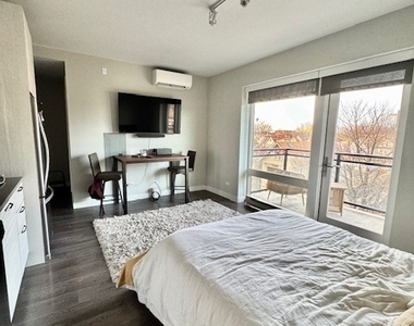 2407 W Eastwood Avenue - Photo Thumbnail 5