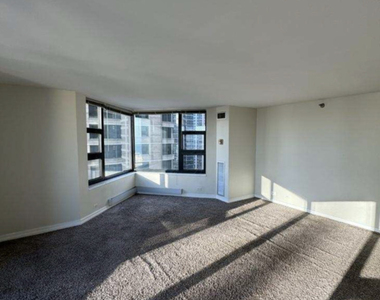 401 E Ontario Street - Photo Thumbnail 6