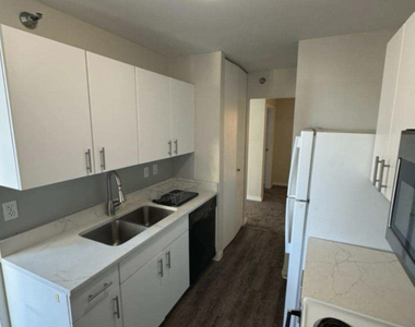 401 E Ontario Street - Photo Thumbnail 3