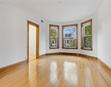 3746 N Lakewood Avenue - Photo Thumbnail 1