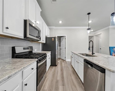 126 Logan Pass Drive - Photo Thumbnail 9
