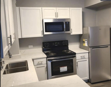 3600 N Lake Shore Drive - Photo Thumbnail 2