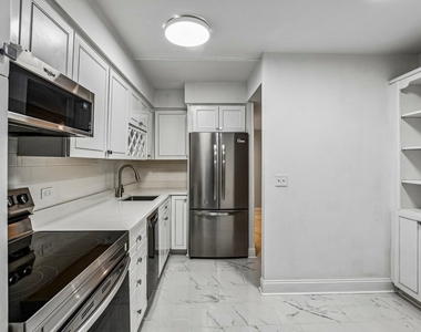1301 N Western Avenue - Photo Thumbnail 8
