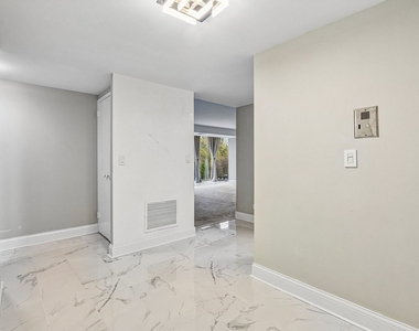 1301 N Western Avenue - Photo Thumbnail 12