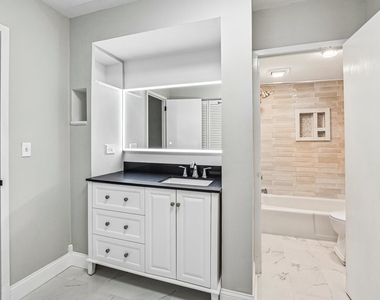 1301 N Western Avenue - Photo Thumbnail 17