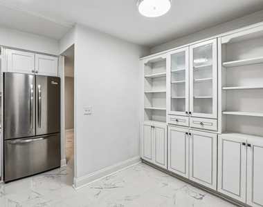 1301 N Western Avenue - Photo Thumbnail 10