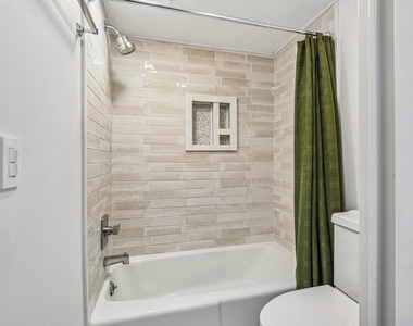 1301 N Western Avenue - Photo Thumbnail 20