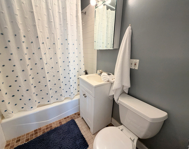 4201 N Sawyer Avenue - Photo Thumbnail 8