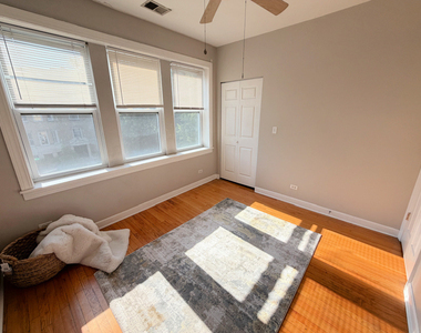 4201 N Sawyer Avenue - Photo Thumbnail 10
