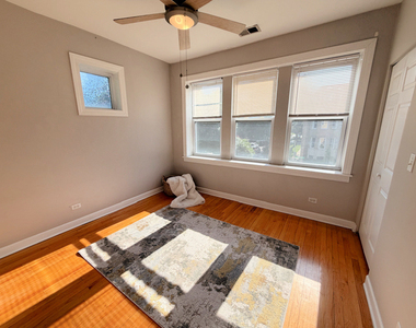 4201 N Sawyer Avenue - Photo Thumbnail 9