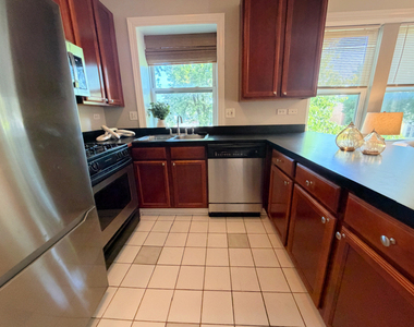 4201 N Sawyer Avenue - Photo Thumbnail 5
