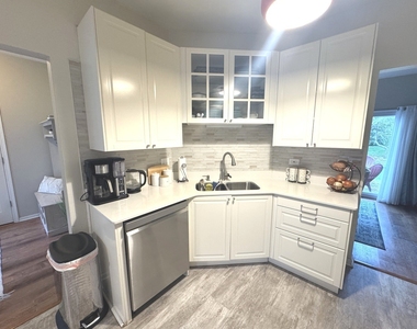 1291 Rhodes Lane - Photo Thumbnail 2