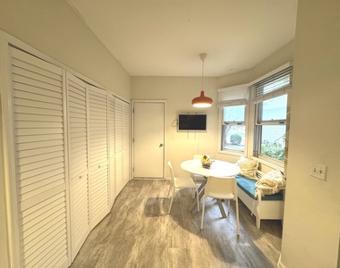 1291 Rhodes Lane - Photo Thumbnail 4