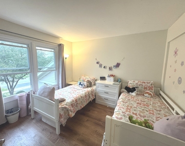 1291 Rhodes Lane - Photo Thumbnail 12