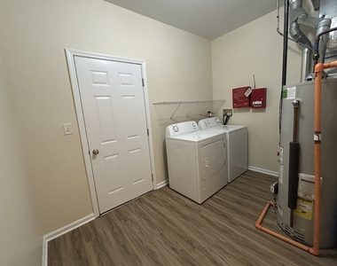 1221 Brookdale Drive - Photo Thumbnail 8