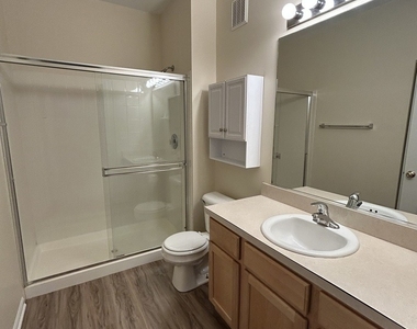 1221 Brookdale Drive - Photo Thumbnail 9