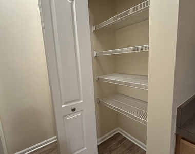 1221 Brookdale Drive - Photo Thumbnail 6