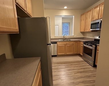 1221 Brookdale Drive - Photo Thumbnail 3