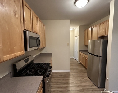 1221 Brookdale Drive - Photo Thumbnail 5