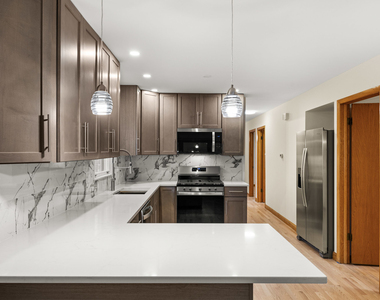 3927 N Pontiac Avenue - Photo Thumbnail 8