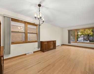 3927 N Pontiac Avenue - Photo Thumbnail 5
