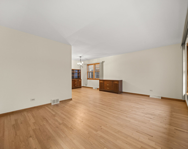 3927 N Pontiac Avenue - Photo Thumbnail 1