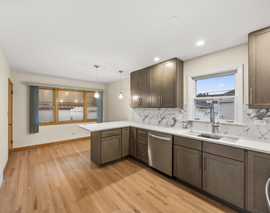3927 N Pontiac Avenue - Photo Thumbnail 6