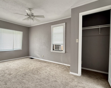 2642 Hanson Street - Photo Thumbnail 7