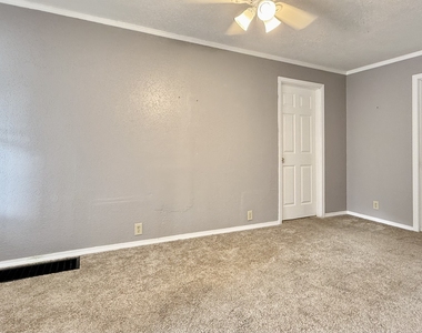 2642 Hanson Street - Photo Thumbnail 2