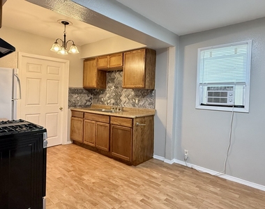 2642 Hanson Street - Photo Thumbnail 3