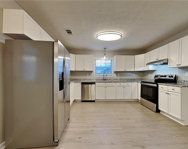 3920 Carlton Cove Court - Photo Thumbnail 5
