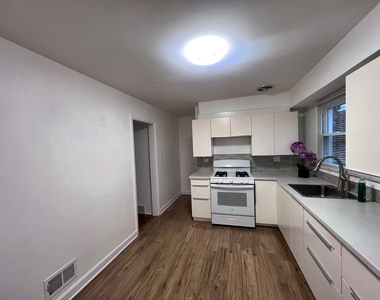 7216 W Crain Street - Photo Thumbnail 7