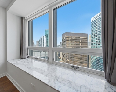 512 N Mcclurg Court - Photo Thumbnail 5