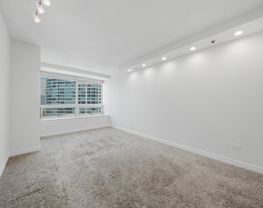 512 N Mcclurg Court - Photo Thumbnail 10