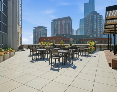 512 N Mcclurg Court - Photo Thumbnail 15