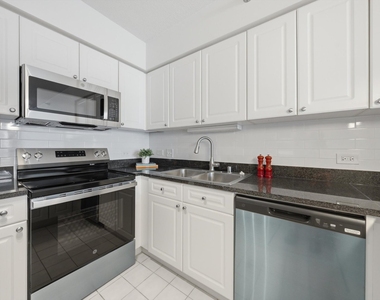 512 N Mcclurg Court - Photo Thumbnail 7