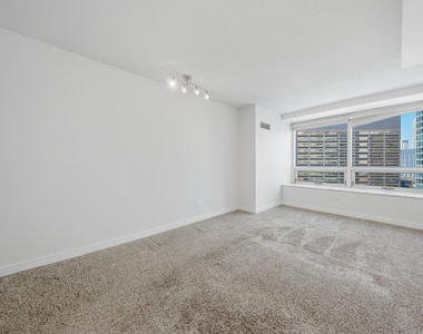 512 N Mcclurg Court - Photo Thumbnail 11