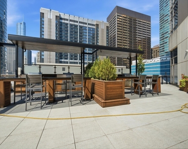 512 N Mcclurg Court - Photo Thumbnail 16