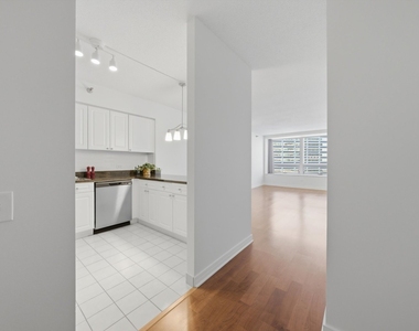 512 N Mcclurg Court - Photo Thumbnail 2