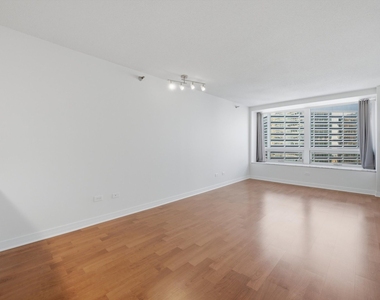 512 N Mcclurg Court - Photo Thumbnail 3