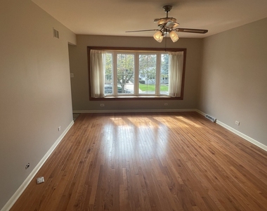 569 W Crockett Avenue - Photo Thumbnail 2