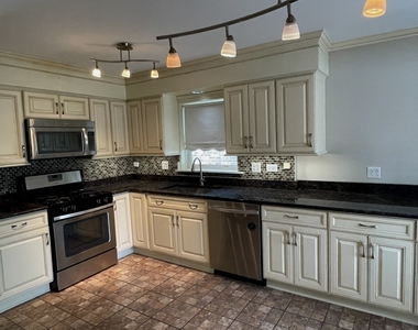 569 W Crockett Avenue - Photo Thumbnail 7