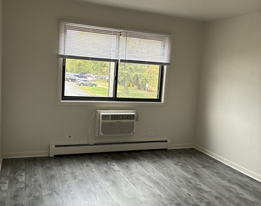 1919 N Lewis Avenue - Photo Thumbnail 6