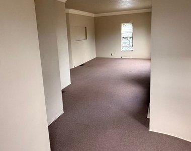 307 N Raynor Avenue - Photo Thumbnail 2