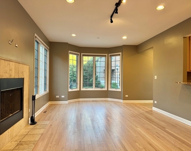 1522 Stonegate Manor - Photo Thumbnail 2