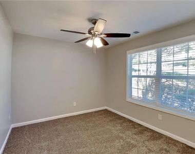 281 Bainbridge Circle - Photo Thumbnail 12