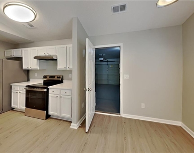 281 Bainbridge Circle - Photo Thumbnail 6