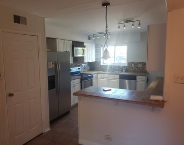 9418 Bay Colony Drive - Photo Thumbnail 4