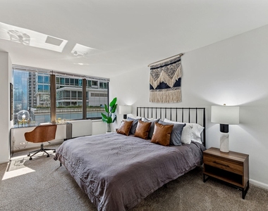 333 E Ontario Street - Photo Thumbnail 4